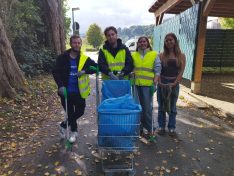 Anti-littering-Beschilderung mit dem Jugendhaus