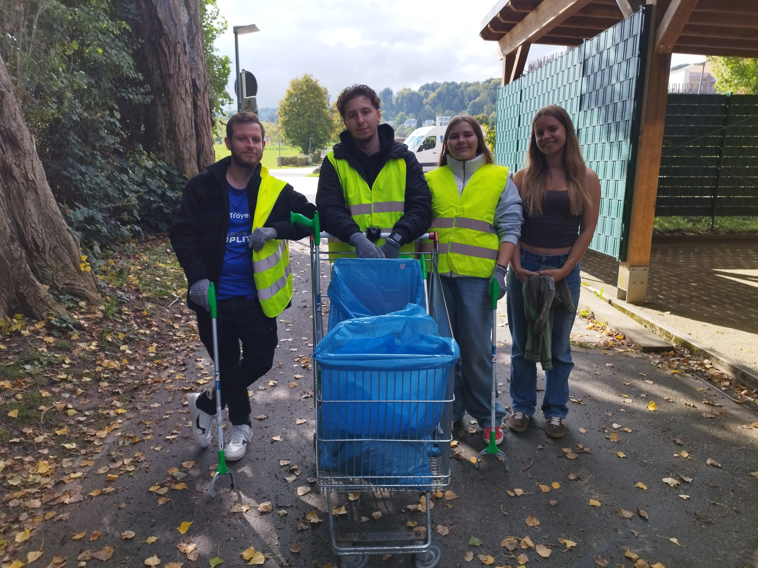 Anti-littering-Beschilderung mit dem Jugendhaus